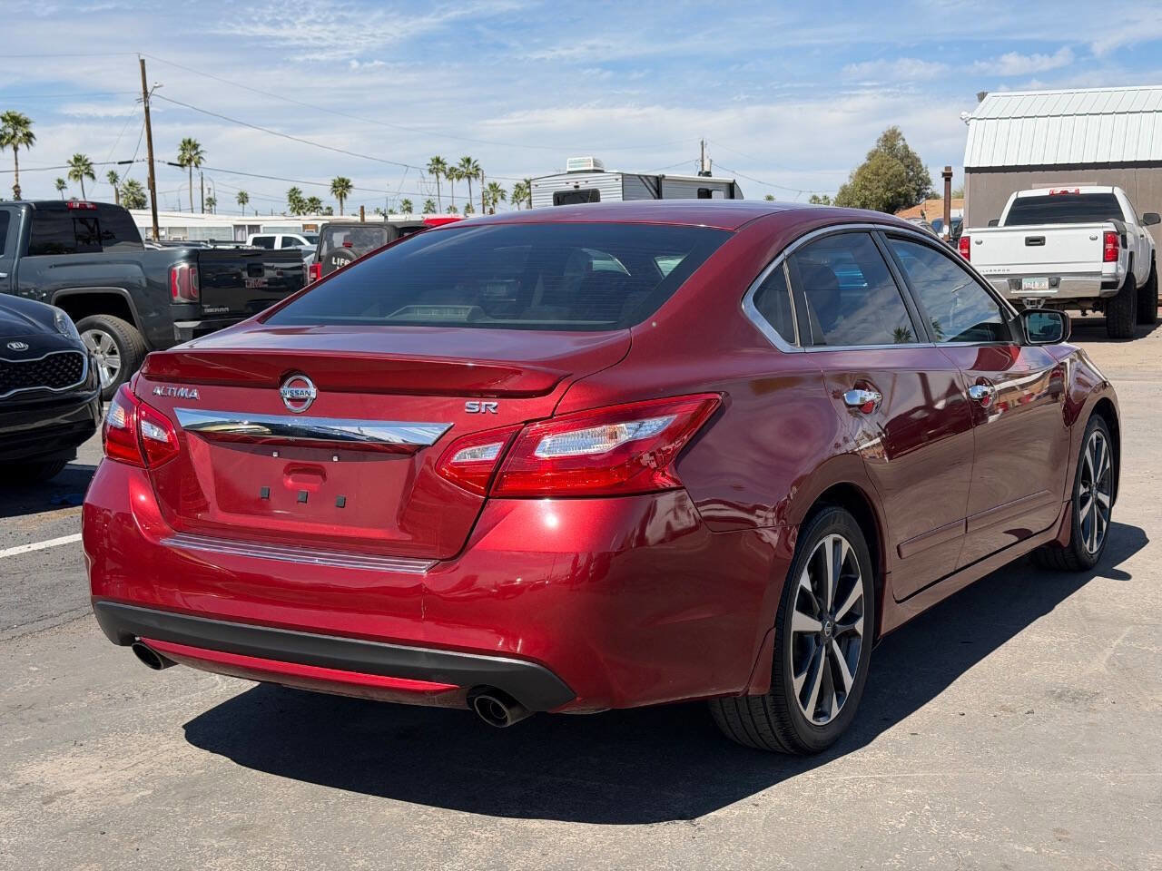 Used 2016 Nissan Altima 2.5 SR w/ LED Appearance Package image 10