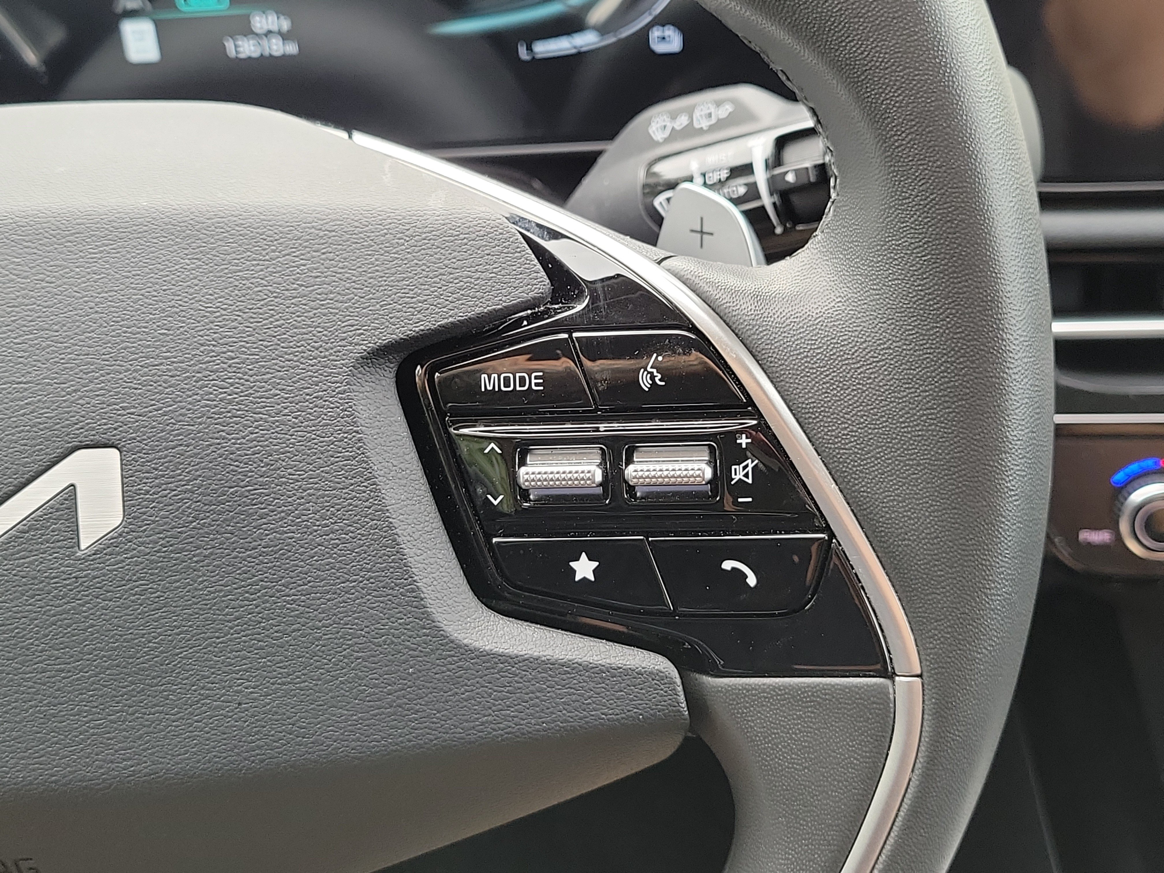 Certified 2025 Kia Niro EX FWD image 26