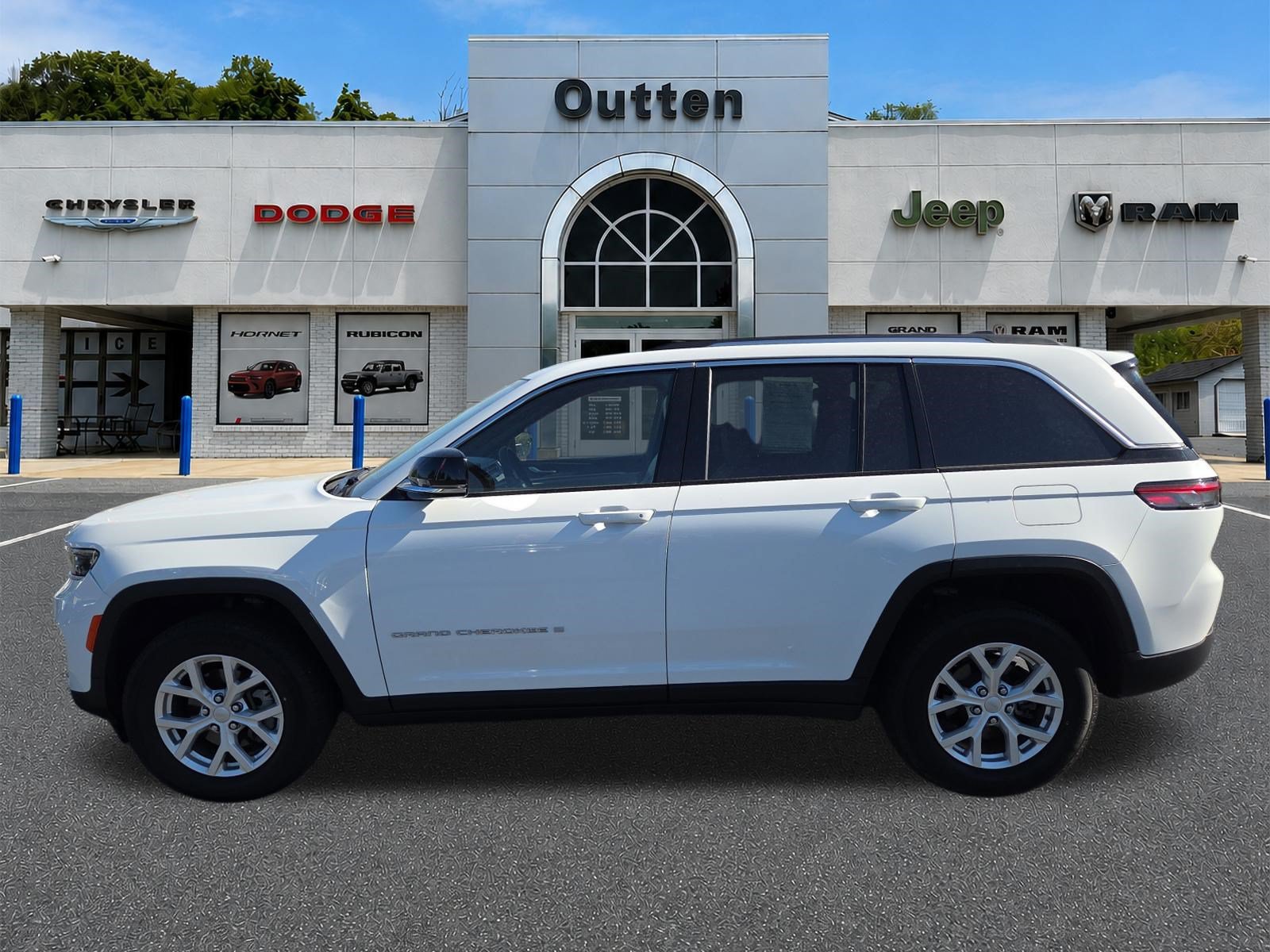 Used 2023 Jeep Grand Cherokee Limited AWD/4WD image 7