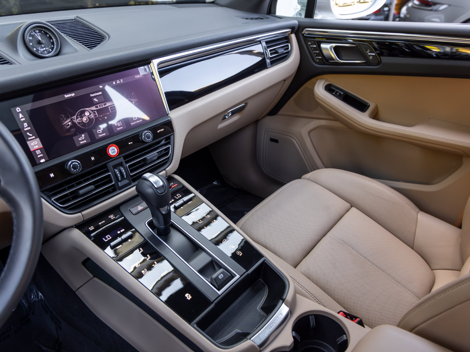 Certified 2026 Porsche Macan AWD/4WD image 45