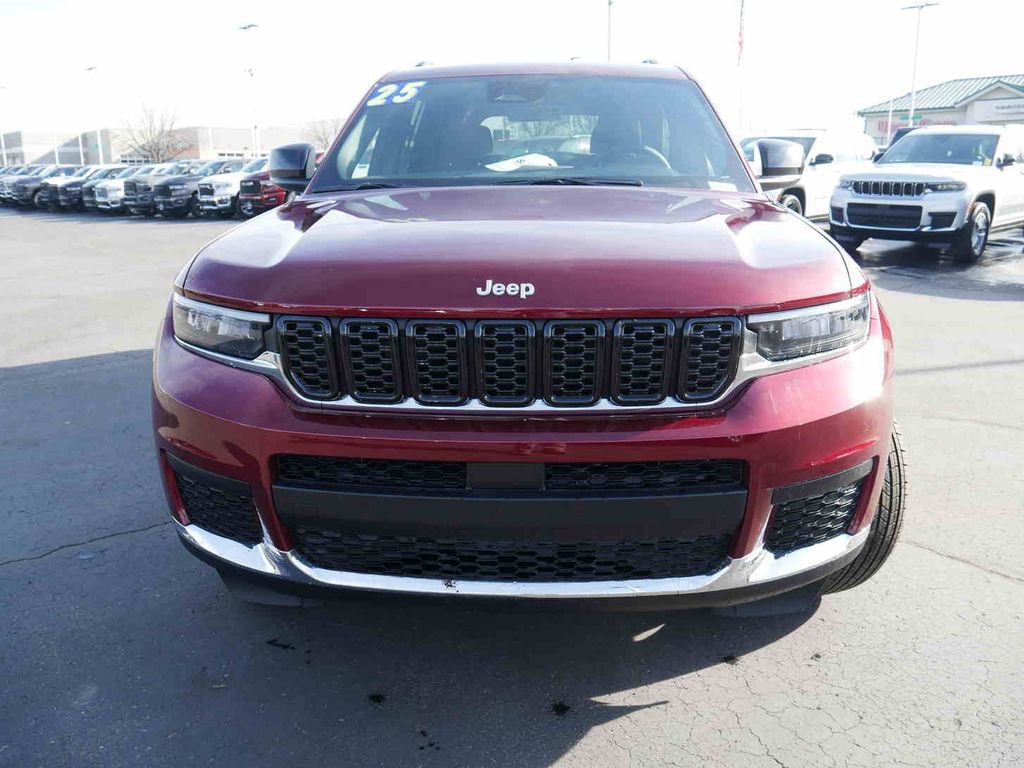 Used 2025 Jeep Grand Cherokee L Laredo w/ Trailer Tow Package image 3