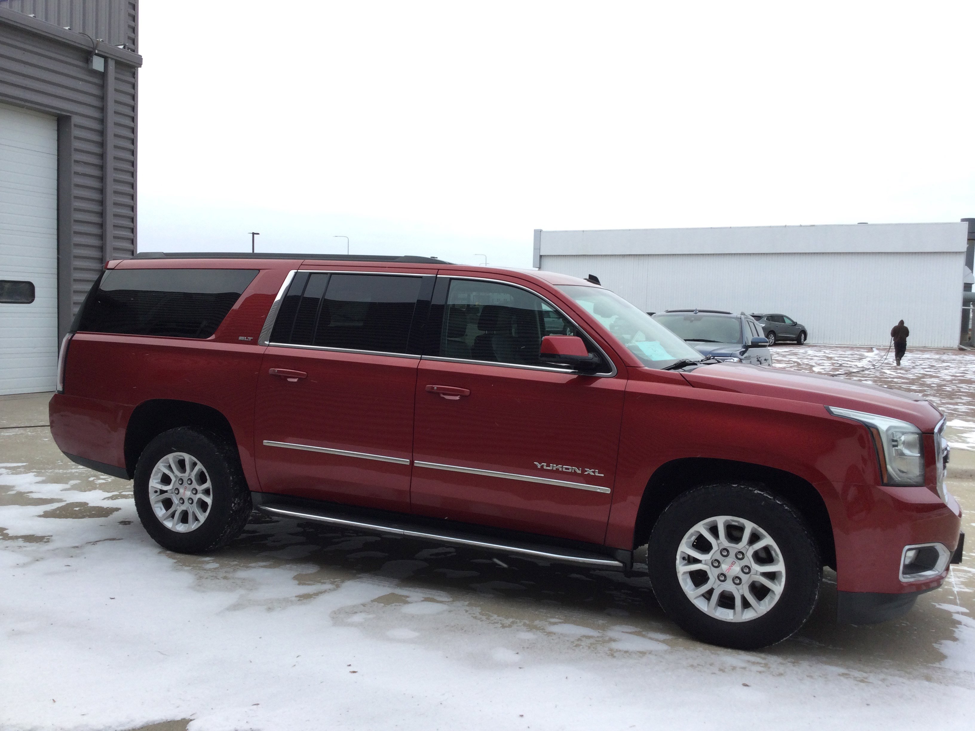 Used 2015 GMC Yukon XL SLT image 3