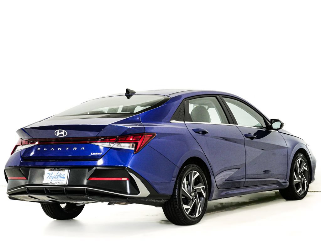 Used 2025 Hyundai Elantra Limited FWD image 7