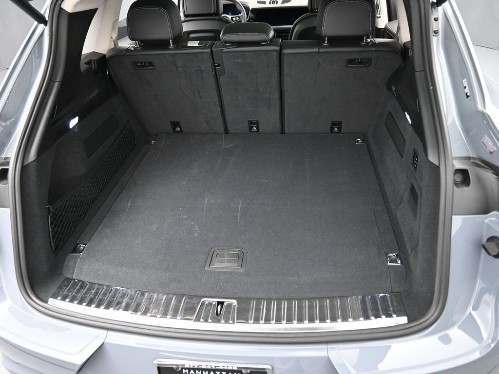 Certified 2025 Porsche Cayenne Turbo AWD/4WD image 33