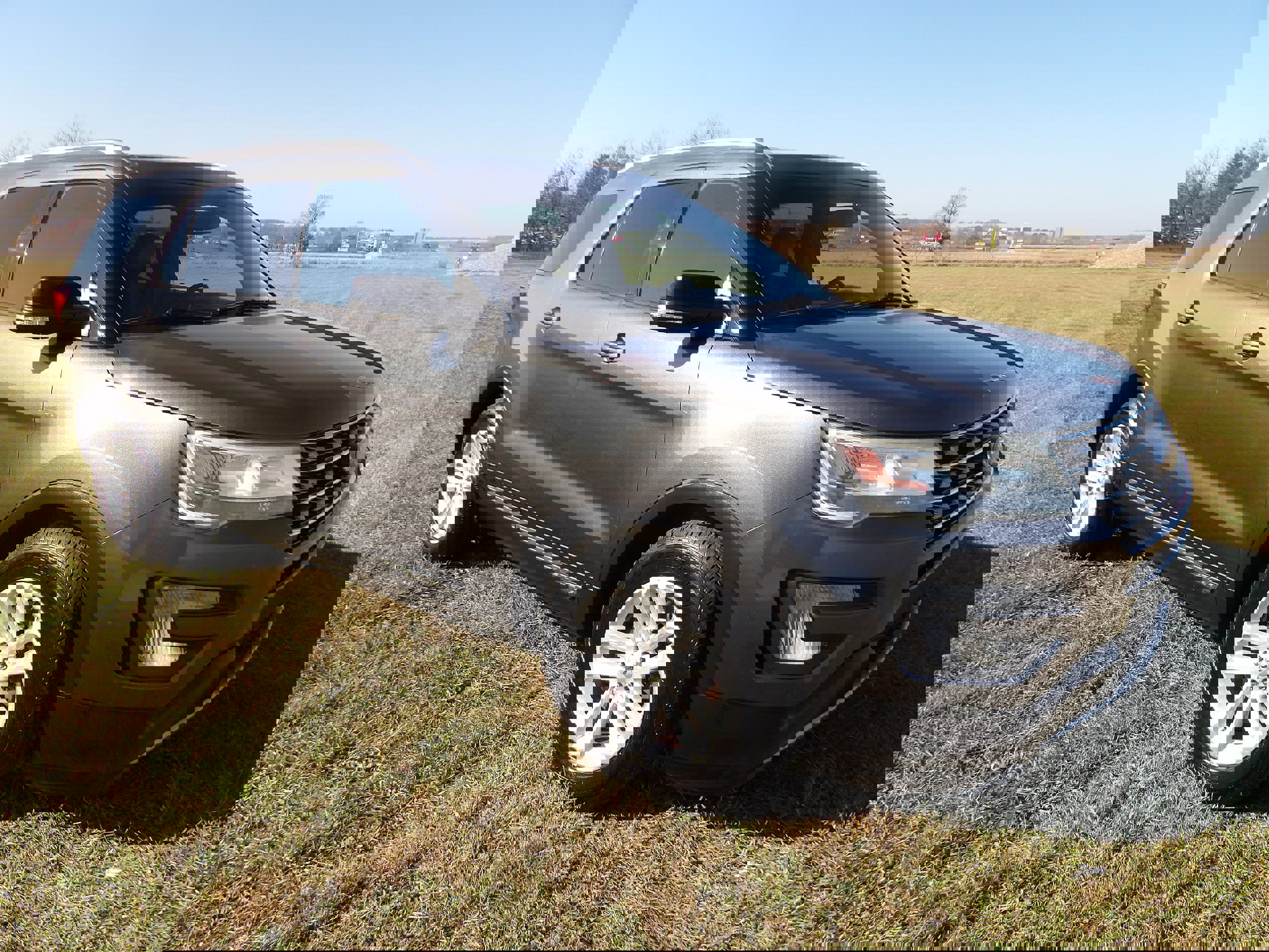 Used 2016 Ford Explorer XLT w/ Equipment Group 202A image 4