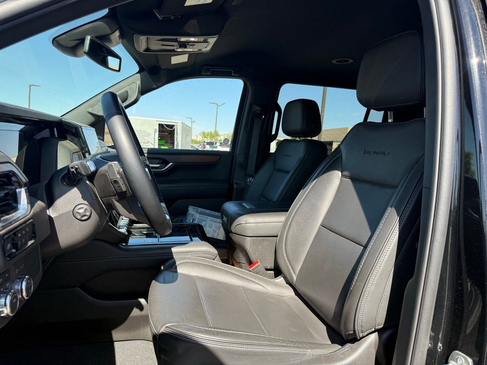 Used 2025 GMC Yukon XL Denali AWD/4WD image 13