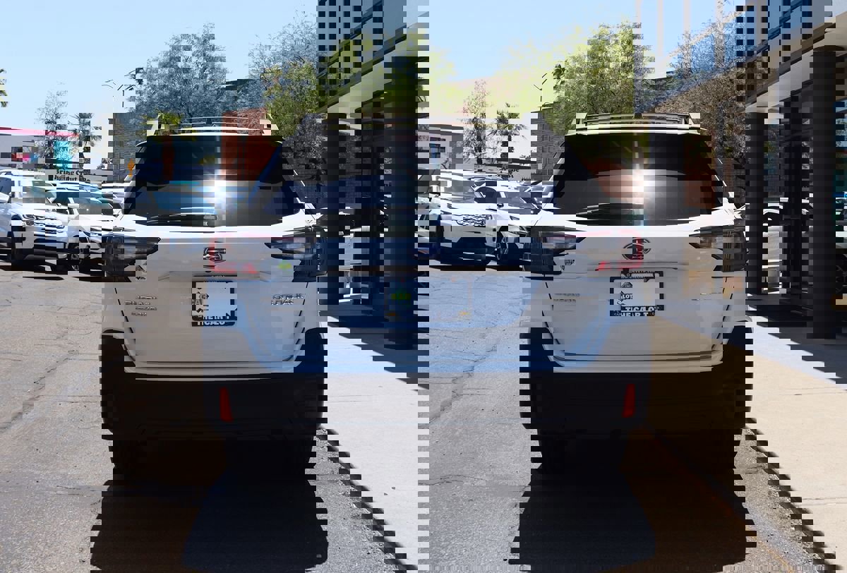 Used 2022 Subaru Outback Premium image 11