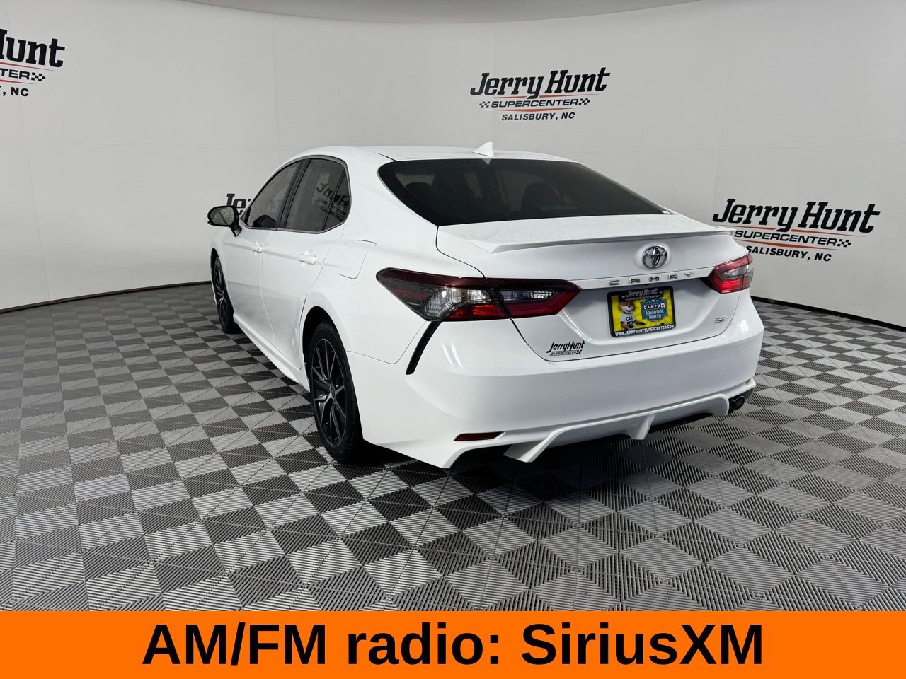 Used 2023 Toyota Camry SE image 9