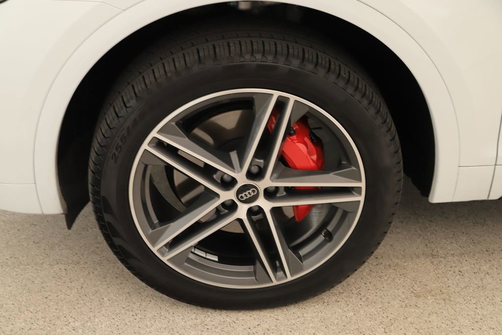 Certified 2025 Audi Q5 e Premium Plus w/ Premium Plus Package image 33