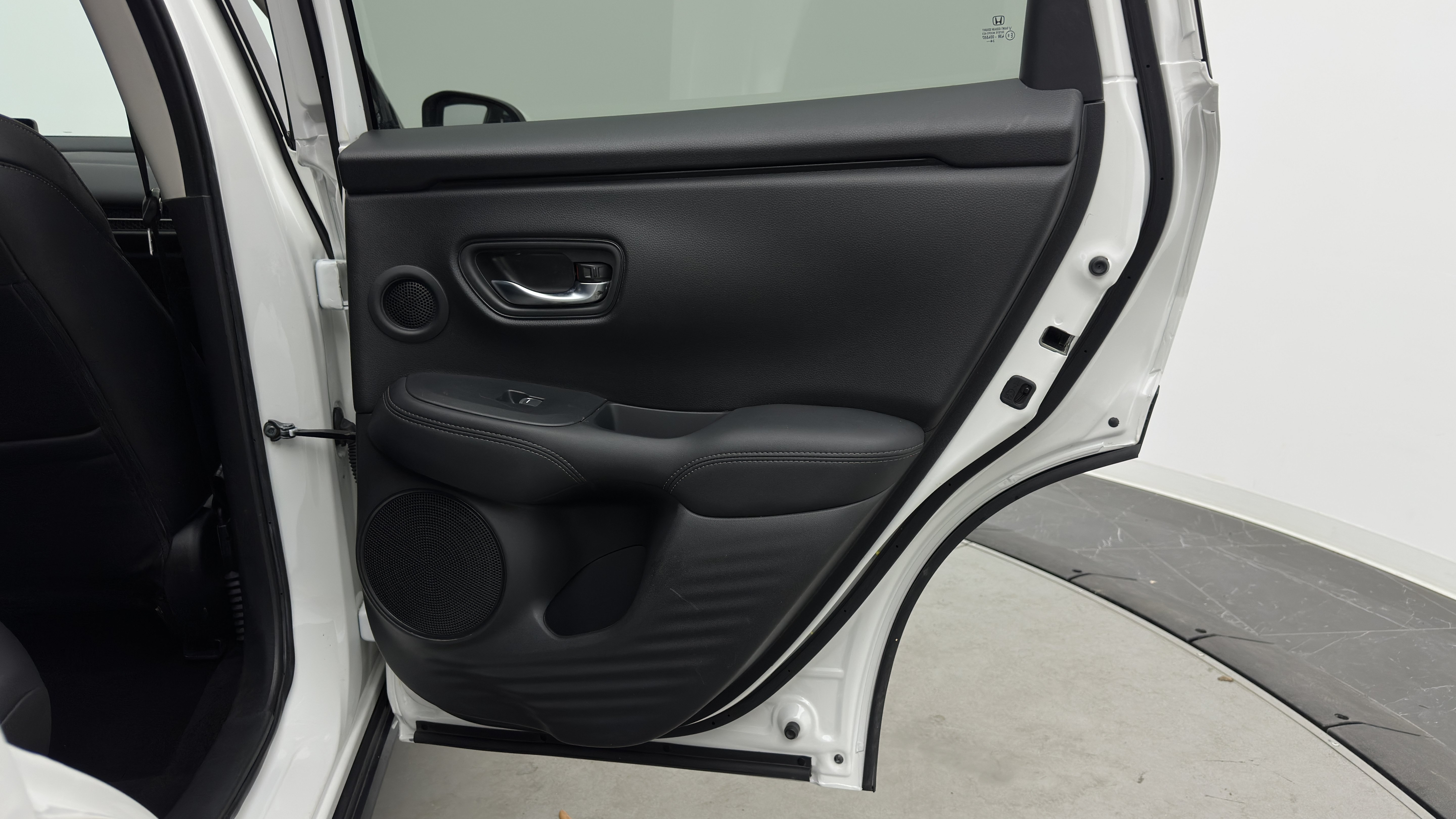 Used 2025 Honda HR-V EX-L image 33