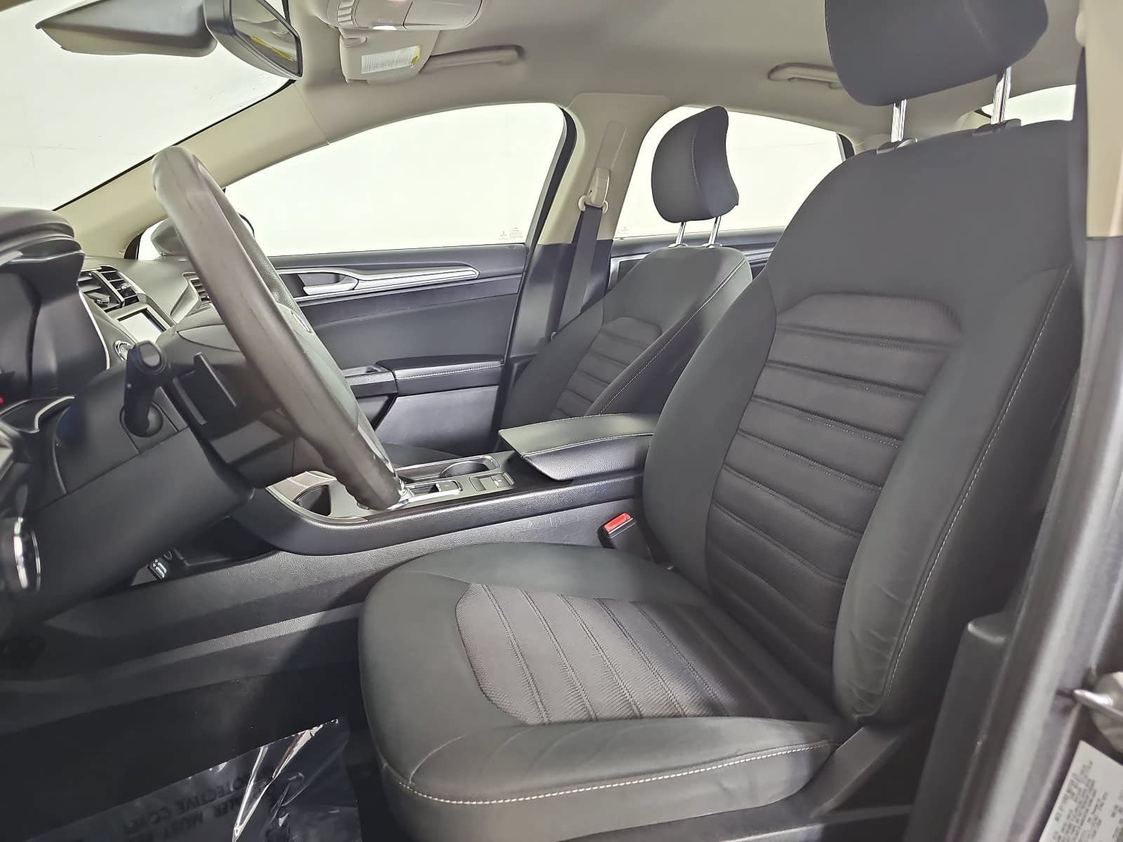 Used 2019 Ford Fusion SE FWD image 14