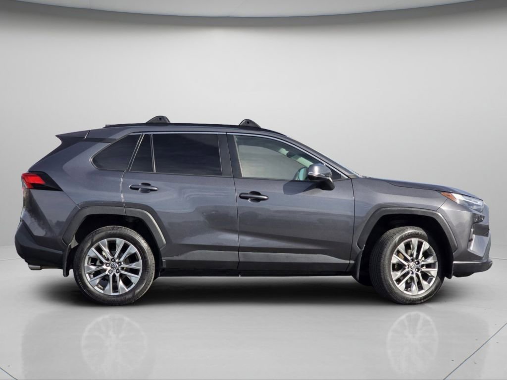 Used 2022 Toyota RAV4 XLE Premium AWD/4WD image 23