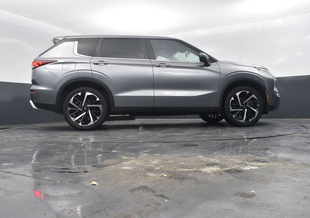 Used 2022 Mitsubishi Outlander SE image 51