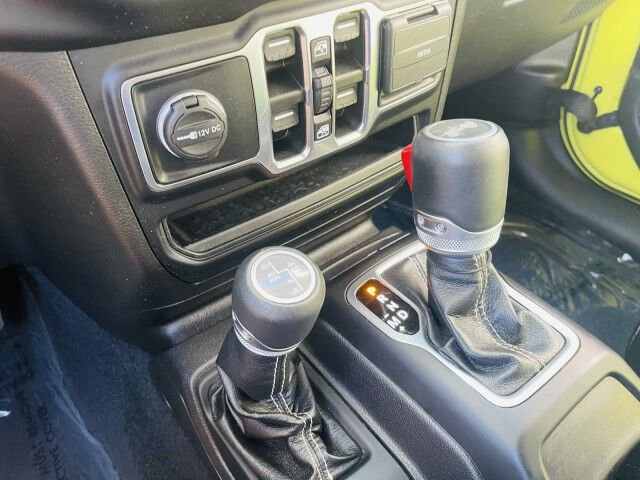 Used 2022 Jeep Wrangler Unlimited Sahara w/ Cold Weather Group AWD/4WD image 34