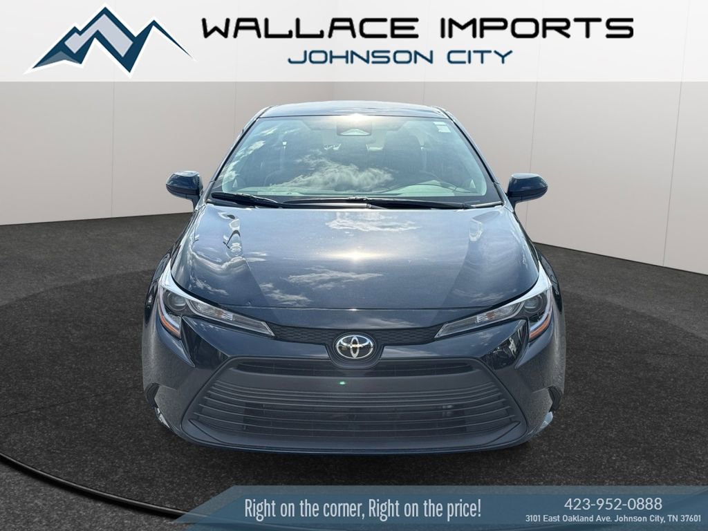 Used 2025 Toyota Corolla LE FWD image 8