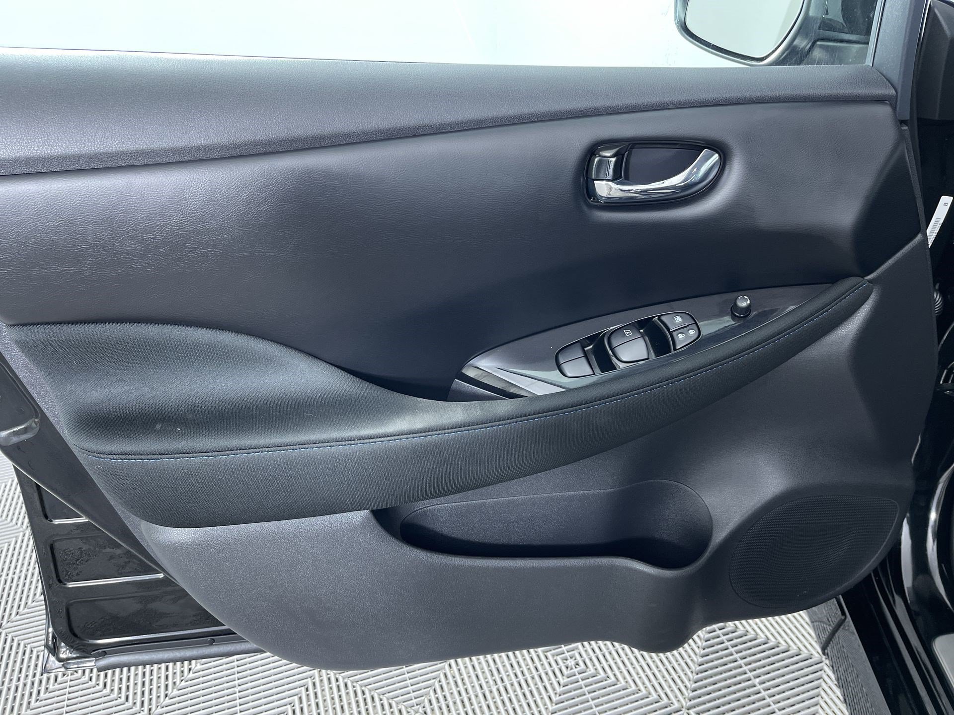 Certified 2025 Nissan Leaf SV Plus FWD image 14