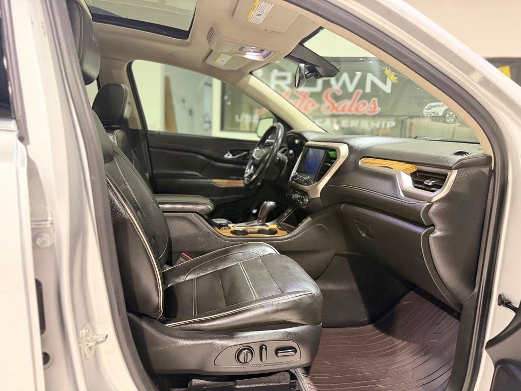 Used 2019 GMC Acadia Denali w/ Technology Package FWD image 14