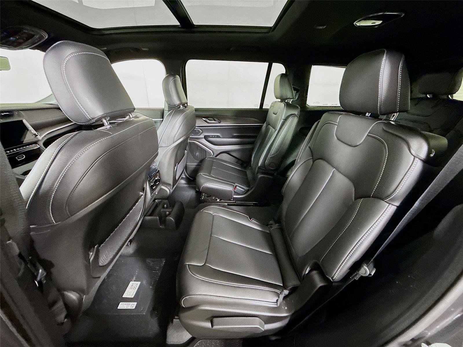 New 2026 Jeep Grand Cherokee L Limited w/ Luxury Tech Group II image 19