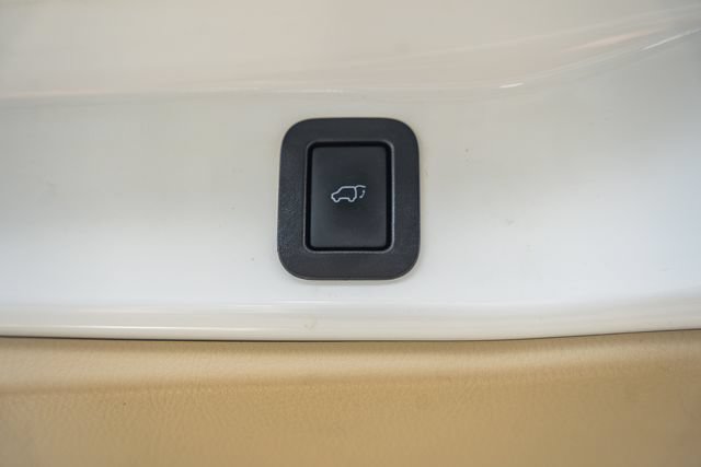 Used 2019 Toyota Highlander Limited Platinum AWD/4WD image 10