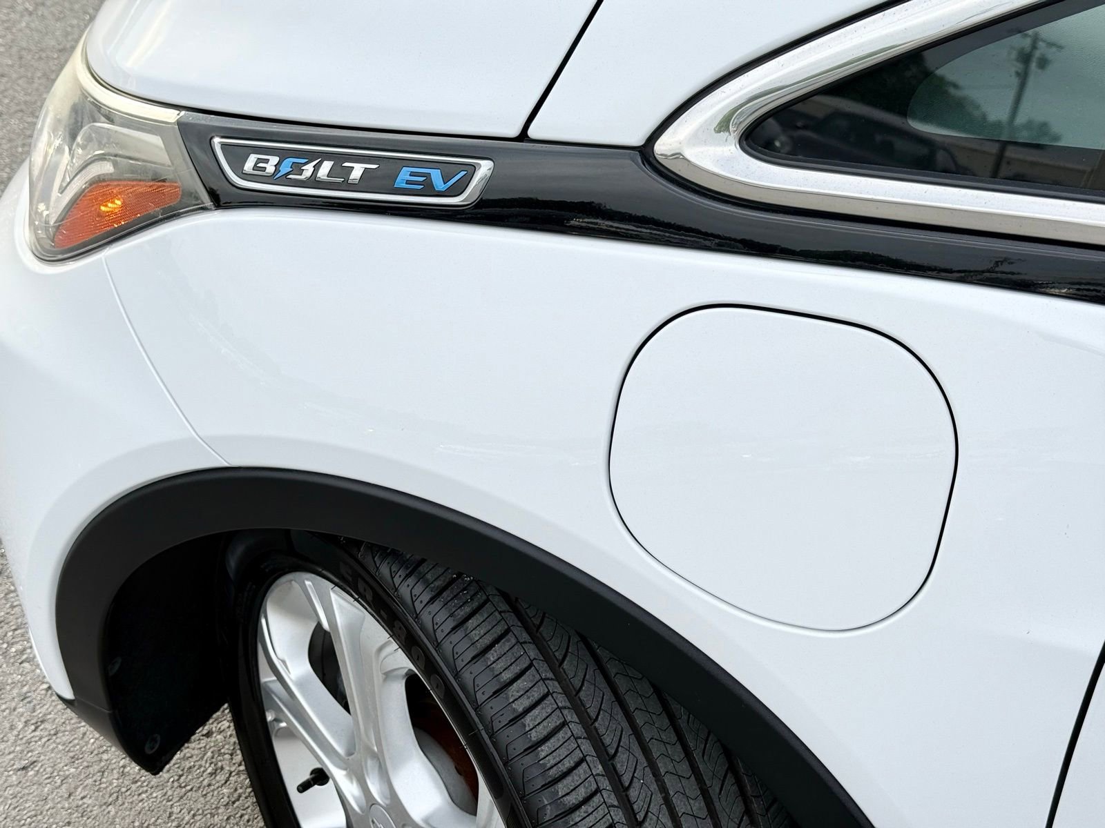 Used 2018 Chevrolet Bolt LT FWD image 12