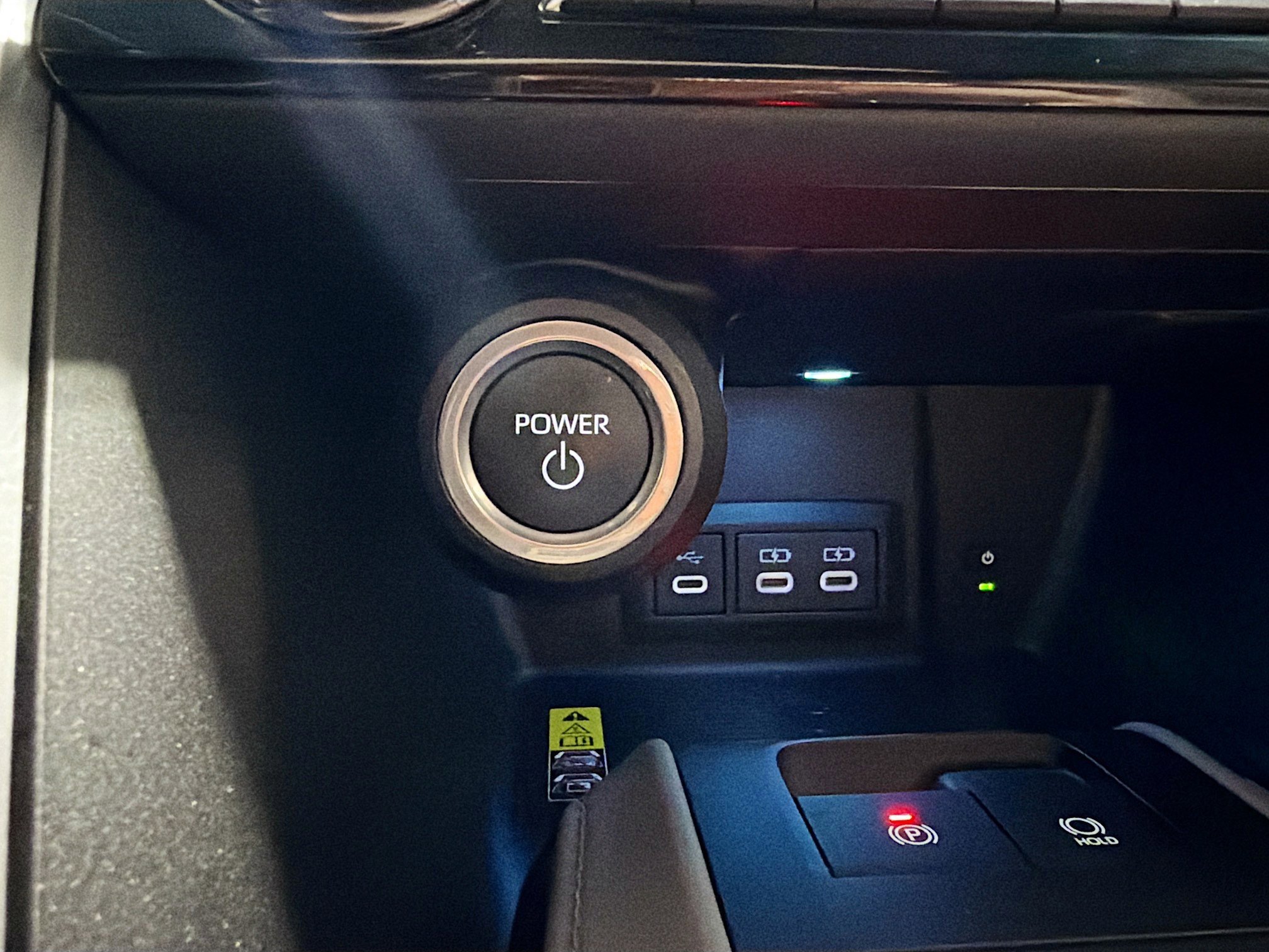 Used 2023 Toyota Venza LE image 15