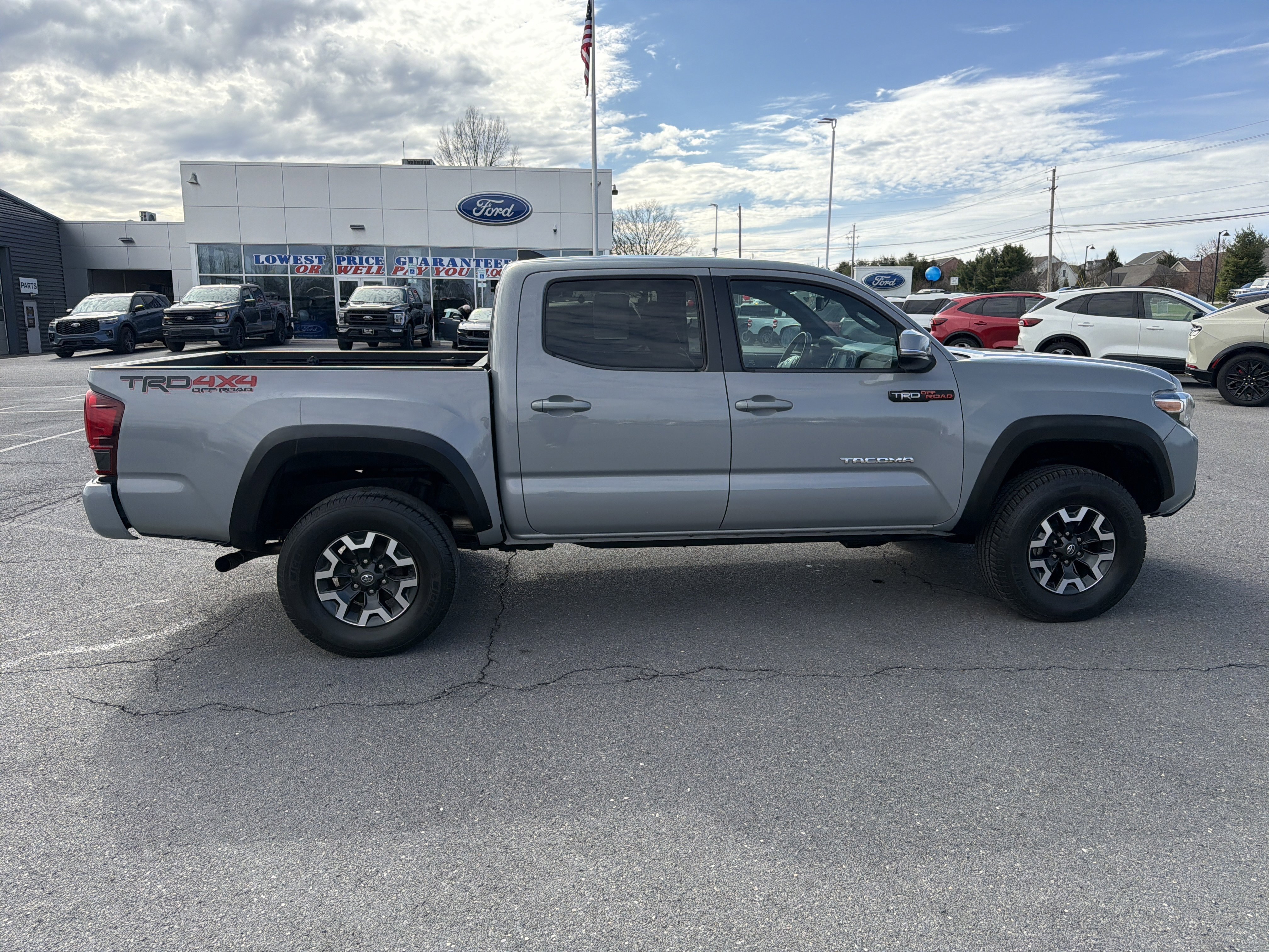 Used 2019 Toyota Tacoma TRD Off-Road w/ Technology Package image 2