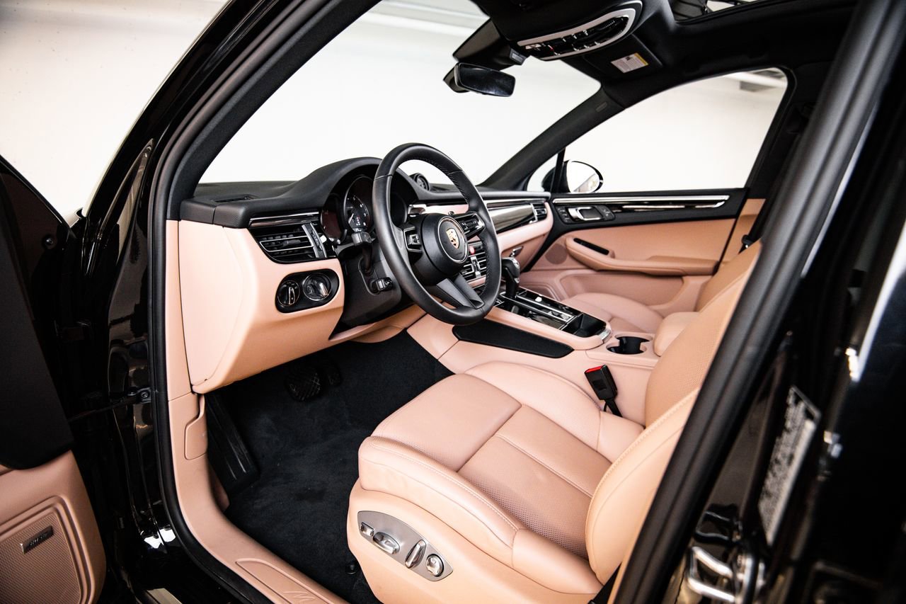 Certified 2026 Porsche Macan AWD/4WD image 4