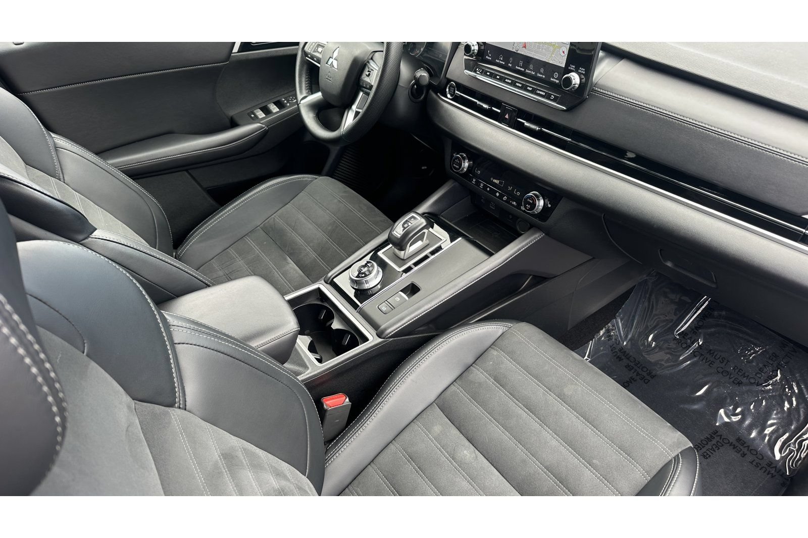 Used 2024 Mitsubishi Outlander AWD image 19
