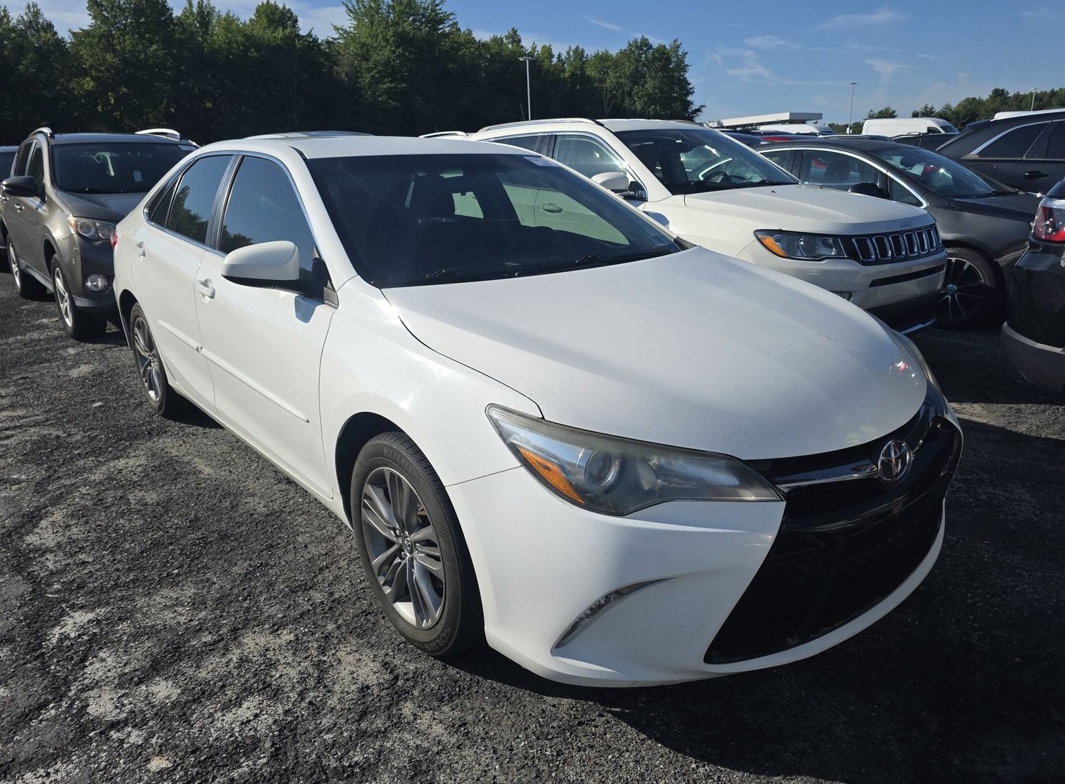 Used 2017 Toyota Camry SE FWD image 3