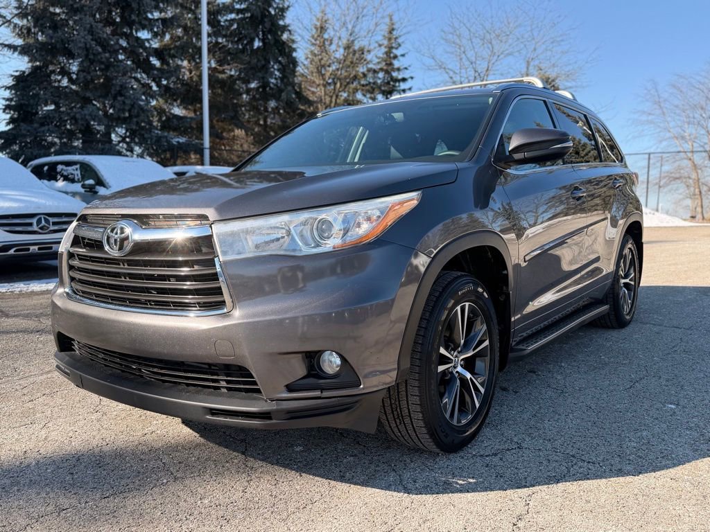 Used 2016 Toyota Highlander XLE image 3
