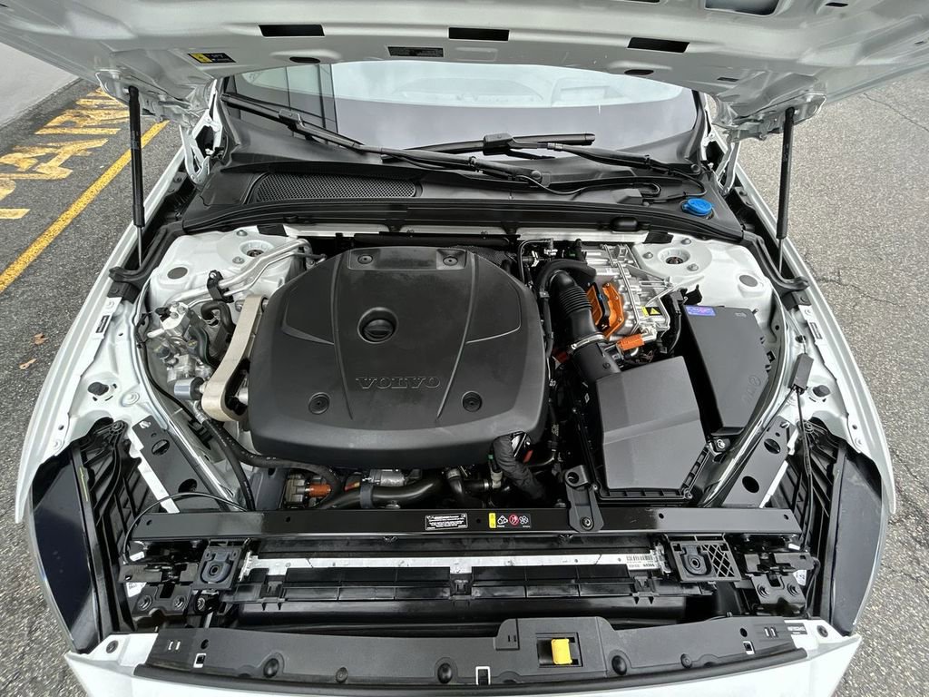 Certified 2025 Volvo S60 T8 Ultra AWD/4WD image 14