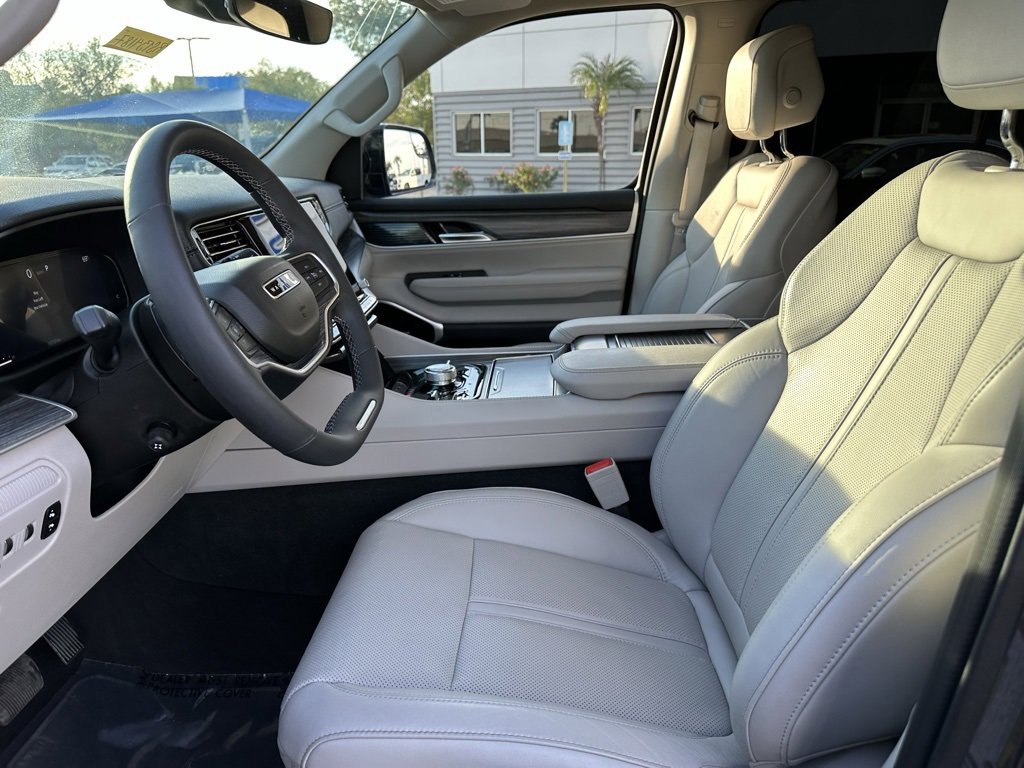 Used 2024 Jeep Wagoneer Series III w/ Premium Group I image 11