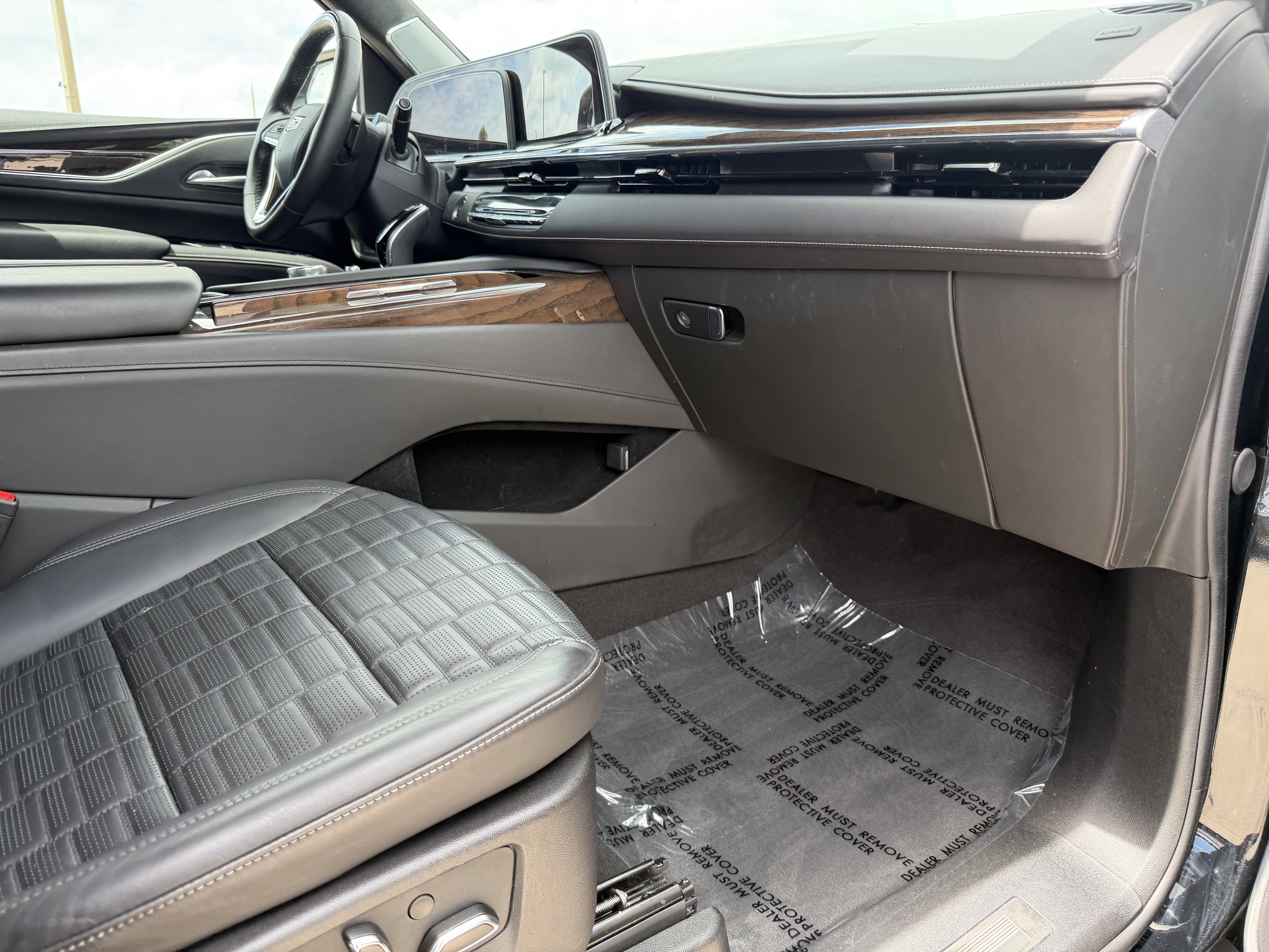 Certified 2024 Cadillac Escalade Sport Platinum w/ LPO, ONYX Package AWD/4WD image 12