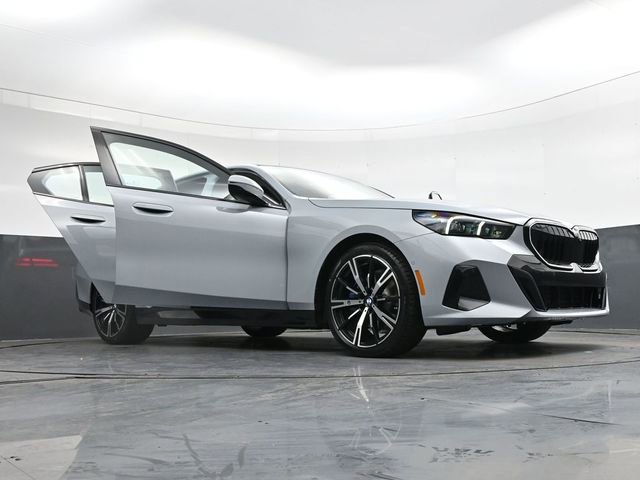 New 2026 BMW 530i xDrive w/ M Sport Package image 39
