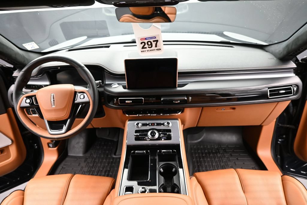 Used 2023 Lincoln Aviator Black Label Grand Touring AWD/4WD image 17