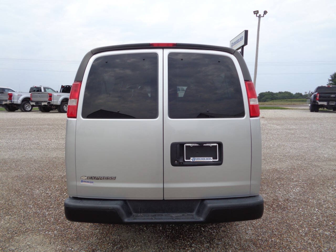 Used 2019 Chevrolet Express 3500 LS RWD image 6