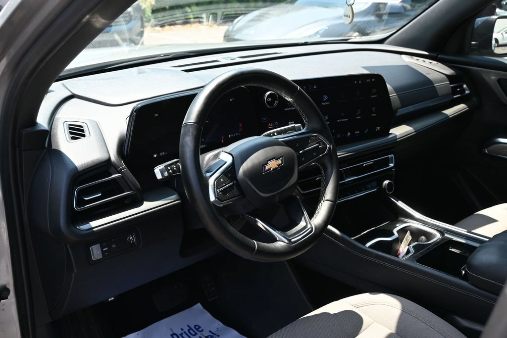 Used 2024 Chevrolet Traverse LT FWD image 18