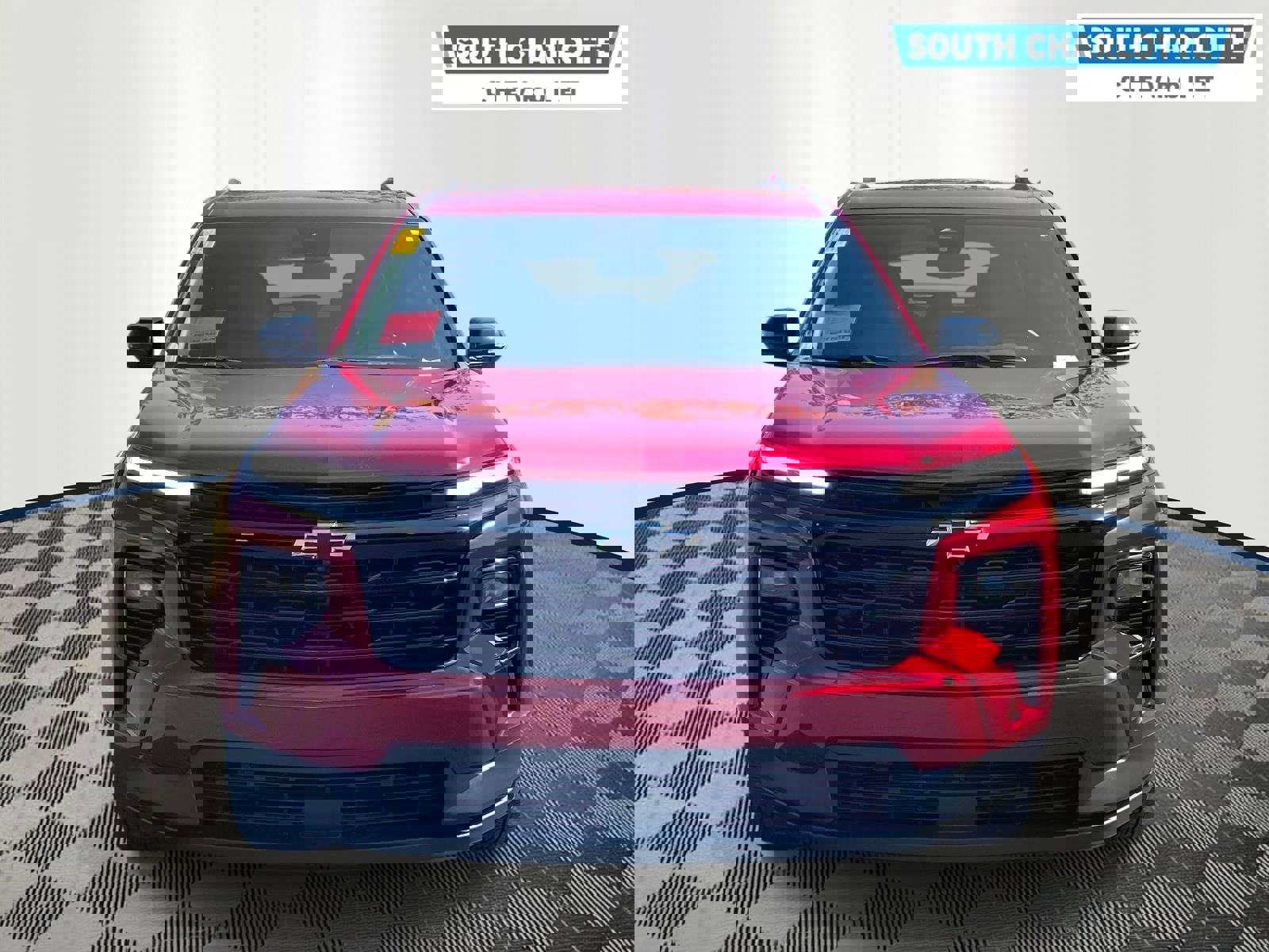 Used 2025 Chevrolet Traverse LT w/ Midnight/Sport Edition FWD image 2