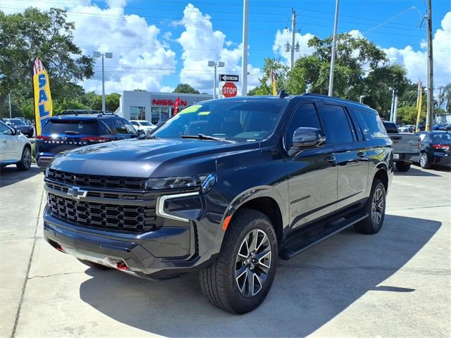 Used 2023 Chevrolet Suburban Z71 w/ Luxury Package image 3