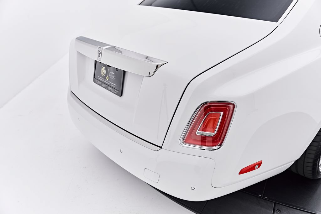 Used 2021 Rolls-Royce Phantom Sedan RWD image 25