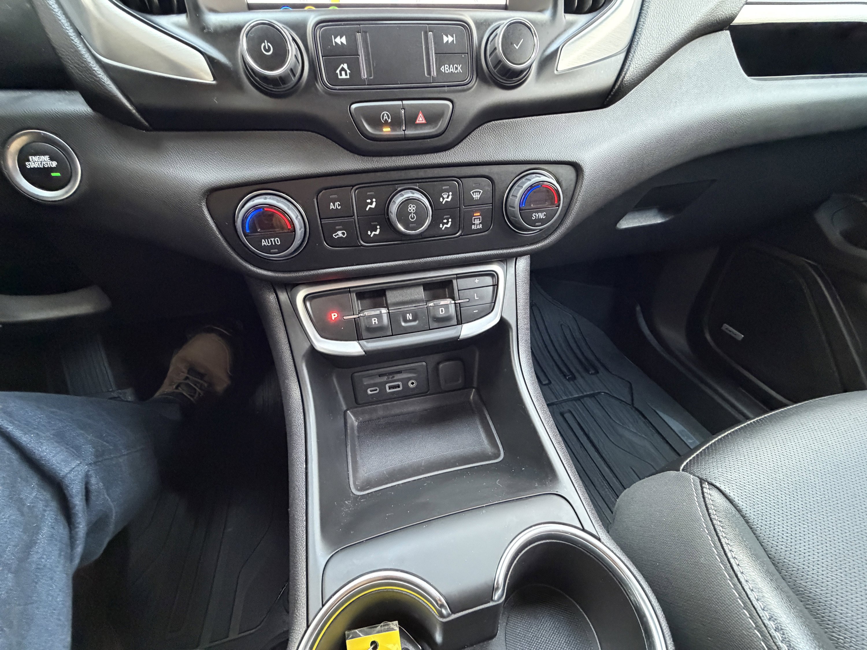 Used 2024 GMC Terrain SLT w/ Infotainment Package II image 27