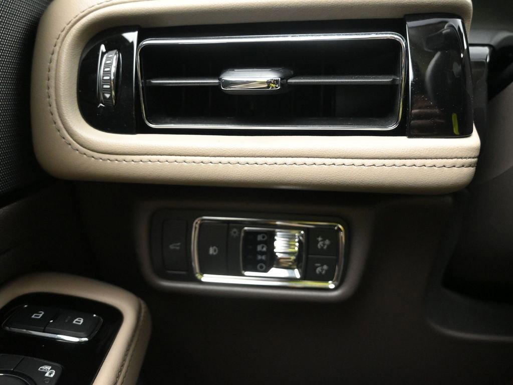 Used 2020 Lincoln Aviator Reserve w/ Equipment Group 201A image 18