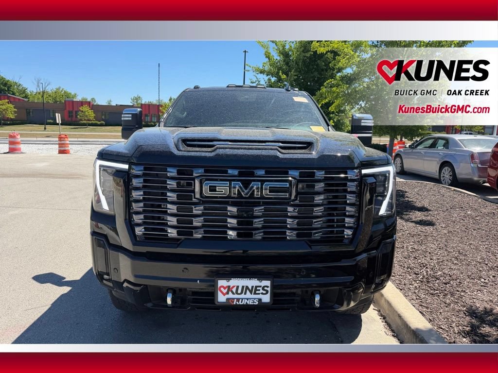 Used 2025 GMC Sierra 2500 Denali Ultimate w/ Snow Plow Prep/Camper Package AWD/4WD image 3