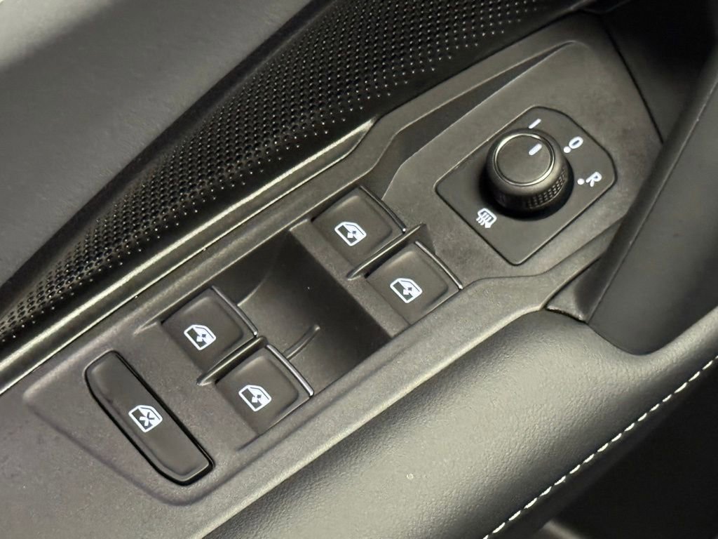 New 2025 Volkswagen Tiguan SE R-Line image 19