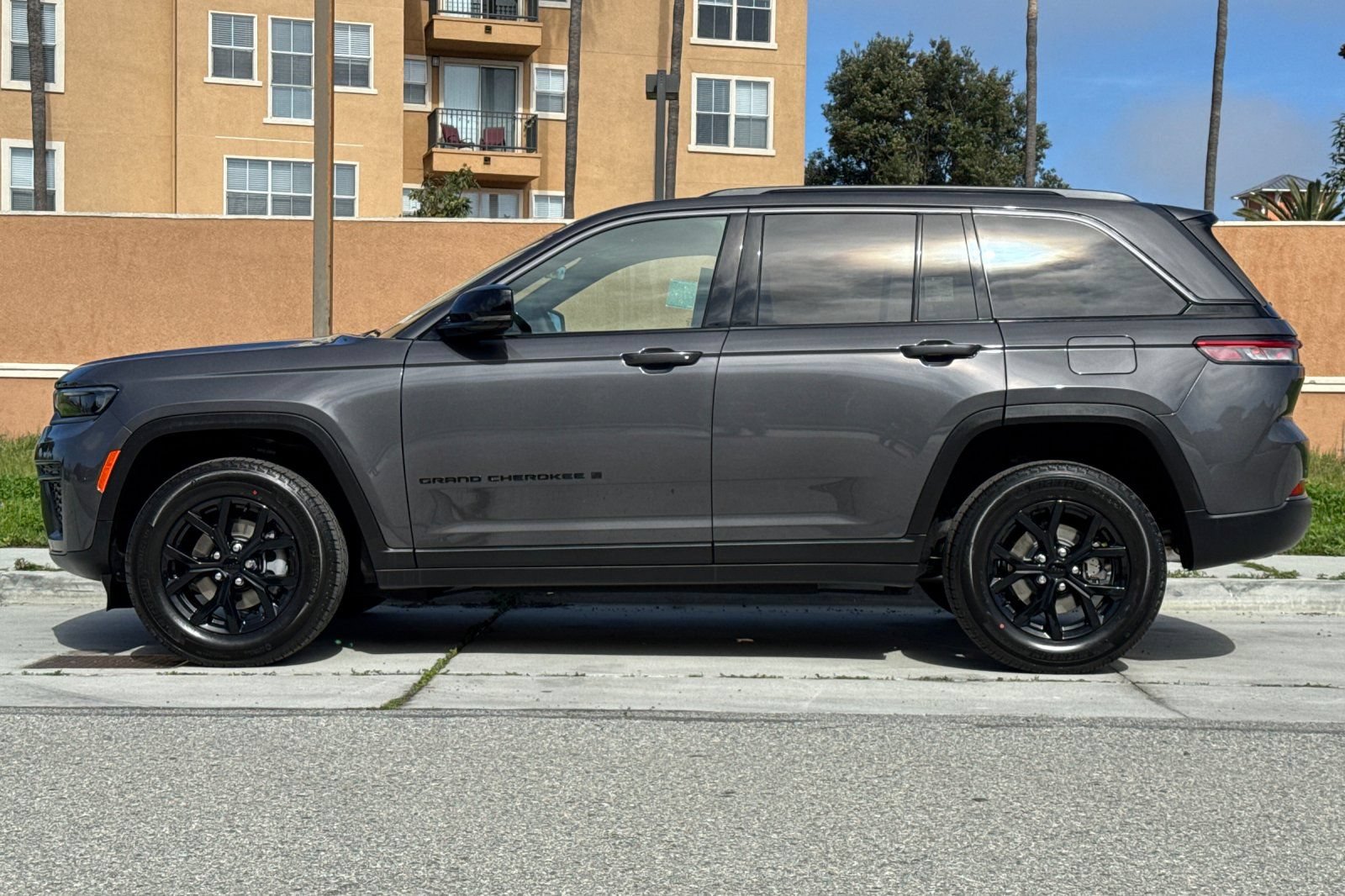 New 2026 Jeep Grand Cherokee Altitude AWD/4WD image 7