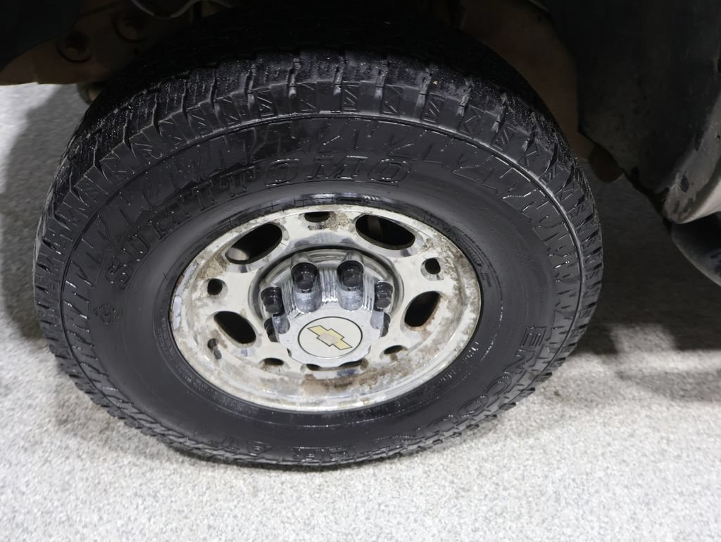 Used 2001 Chevrolet Silverado 2500 LS AWD/4WD image 9