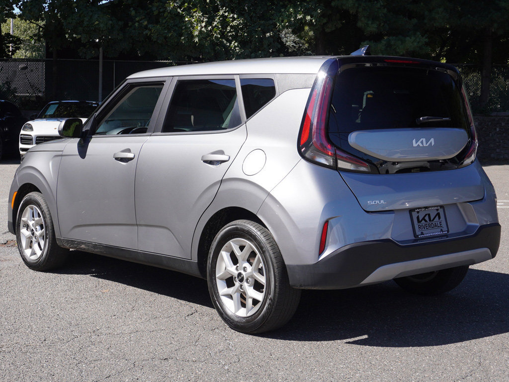 Used 2025 Kia Soul LX w/ LX Technology Package FWD image 7