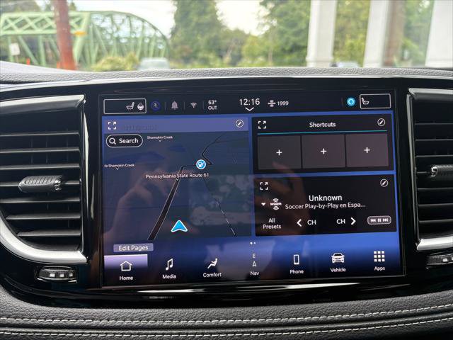 Certified 2025 Chrysler Pacifica Limited FWD image 23