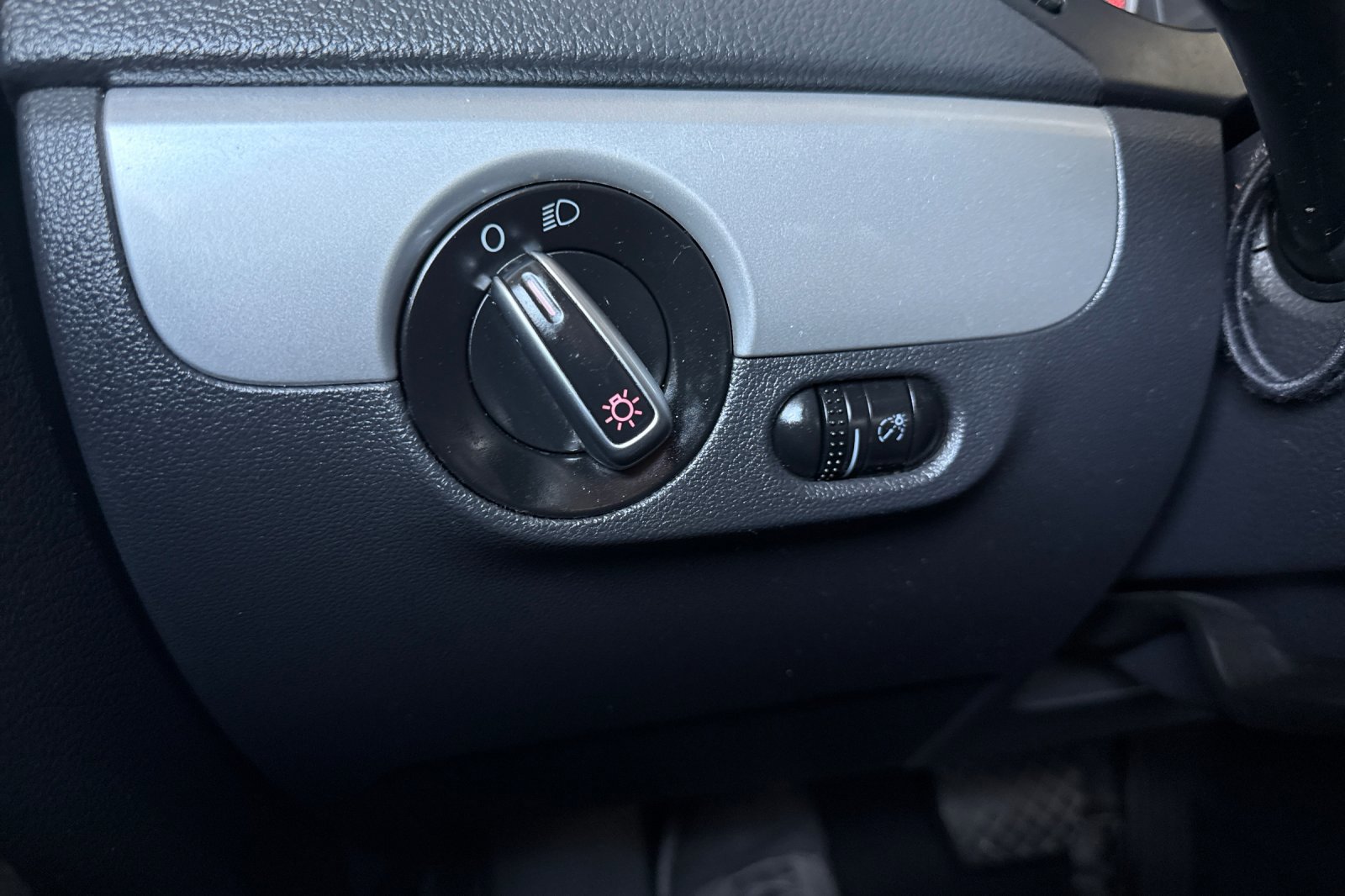 Used 2013 Volkswagen Jetta SE FWD image 26