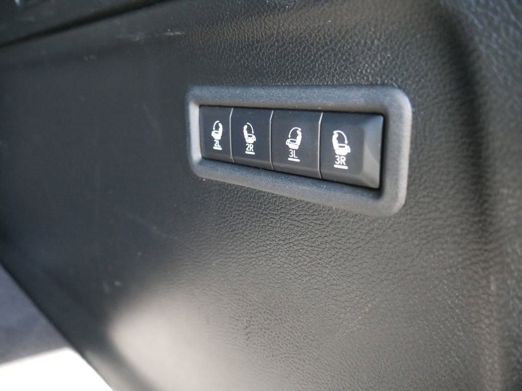 Certified 2024 Jeep Wagoneer L Series III w/ Flexible Seating Group image 11